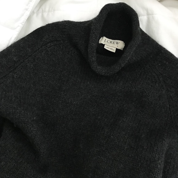 J. Crew gray turtle neck frayed end - Picture 1 of 3